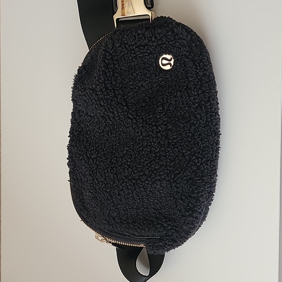 Lululemon everywhere belt bag fleece - Picture 2 of 11